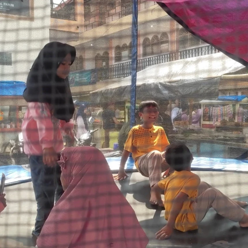Jawagendong, Pasar Dadakan Meriahkan Lebaran Ketupat di Buntet Pesantren 