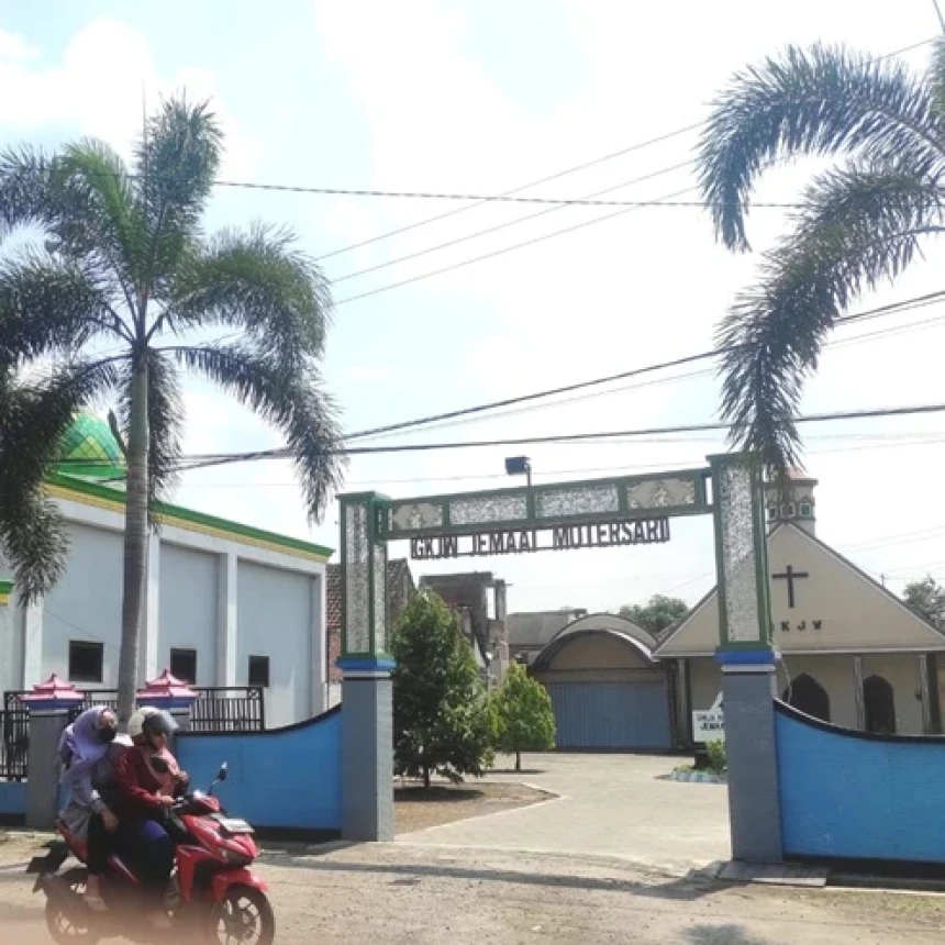 Dijuluki Kampung Toleran, Masjid dan Gereja di Desa Ngrimbi Berdiri Berdampingan