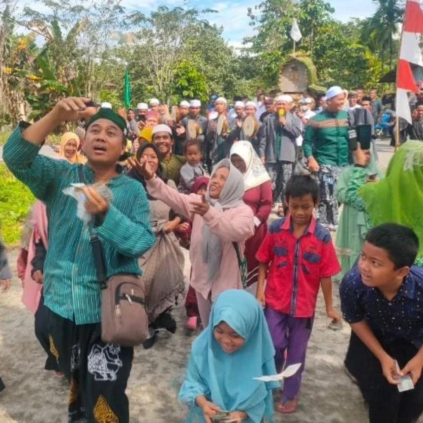 Kirab Gunungan Ketupat PCNU Mimika Angkat Tradisi Nusantara di Bumi Amungsa