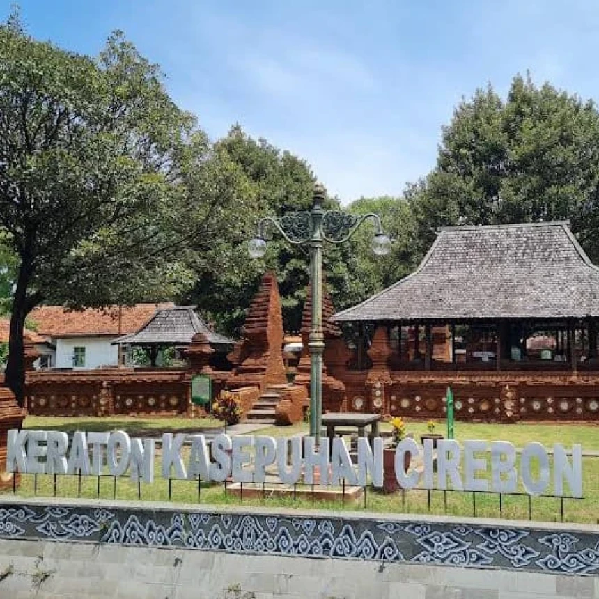 Mengunjungi Wisata Sejarah Kesultanan Cirebon di Keraton Kasepuhan