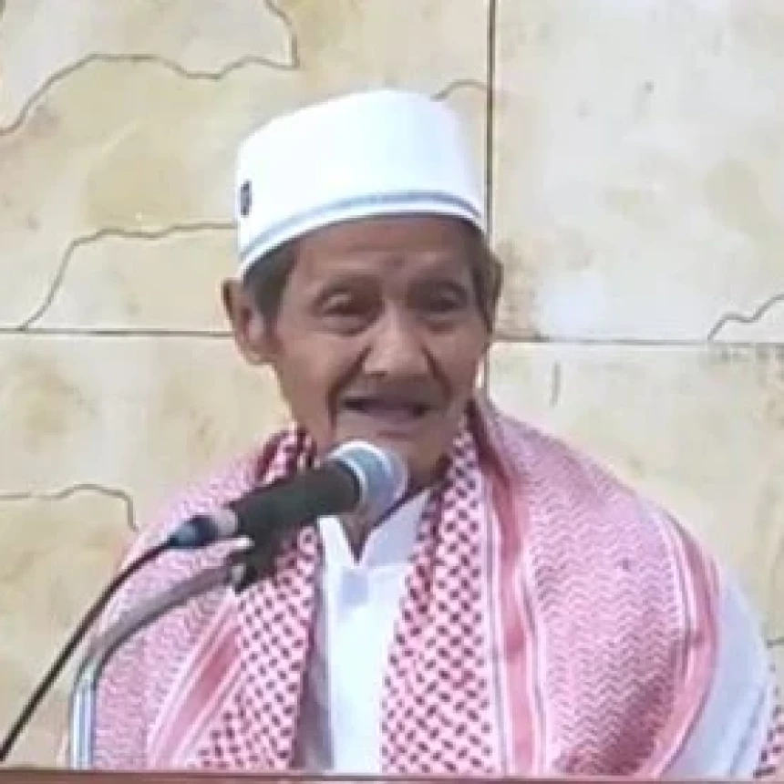 ​​​​​​​KH Masduqi Abdurrahman Rutin Mengasuh Pengajian Tafsir Al-Ibriz Sejak 1967