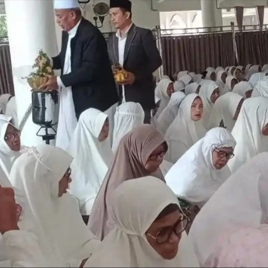 Harapan dan Doa Warnai Keberangkatan Jamaah Haji Kloter 10 Jamaah Haji Pidie Aceh
