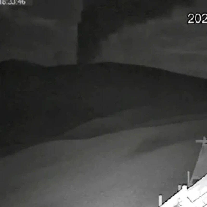 Gunung Anak Krakatau Kembali Erupsi, Masyarakat Diimbau Jauhi Radius 2 Kilometer