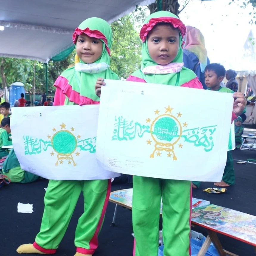 Tingkah Menggemaskan Anak-Anak pada Lomba Mewarnai Logo NU dan Paduan Suara