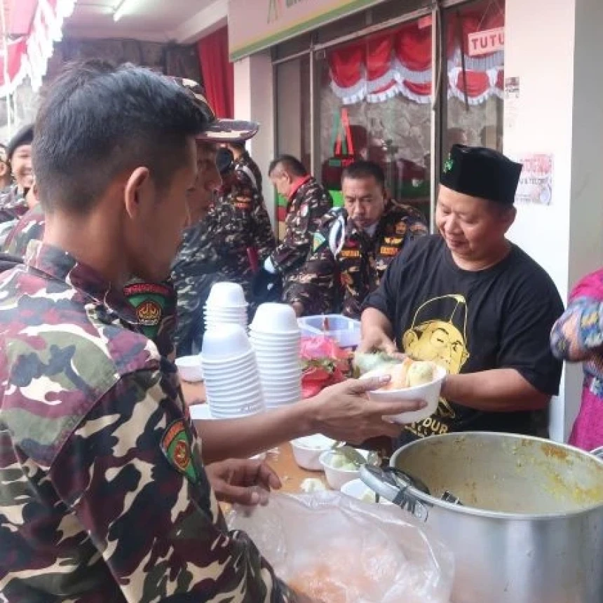 Ada 500 Lontong Sayur Gratis untuk Kader Ansor Peserta Upacara HUT Ke-78 Kemerdekaan RI di Jakarta