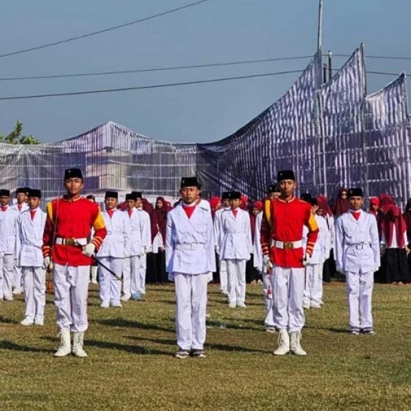 Upacara HUT Ke-79 RI di Pesantren Mahika Sidoarjo Bernuansa Garuda IKN