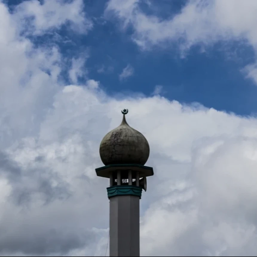 Hukum Mendengar Khutbah Jumat Melalui Speaker