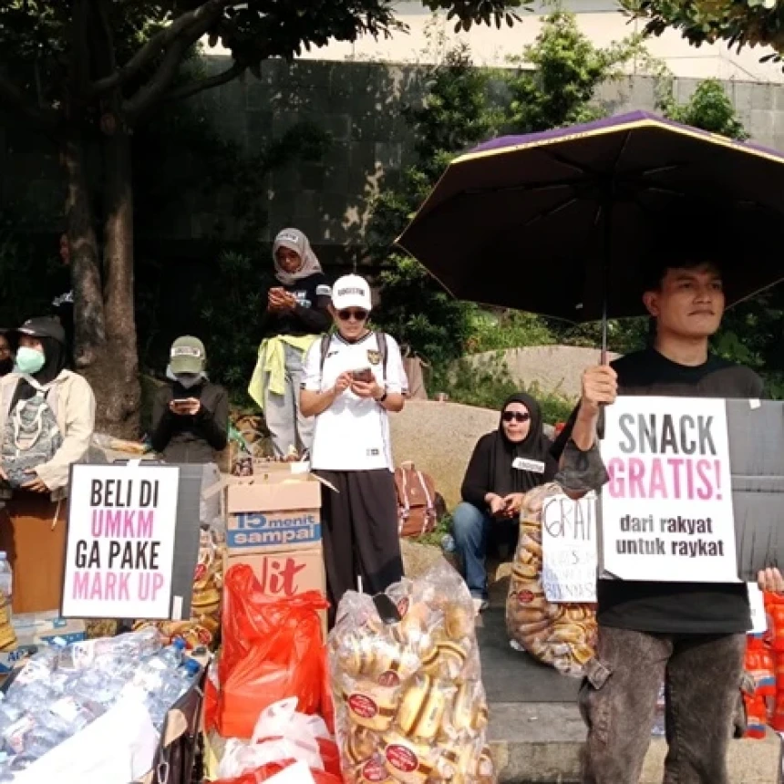 Relawan Sediakan Ambulans dan Logistik untuk Massa Aksi di Bundaran HI