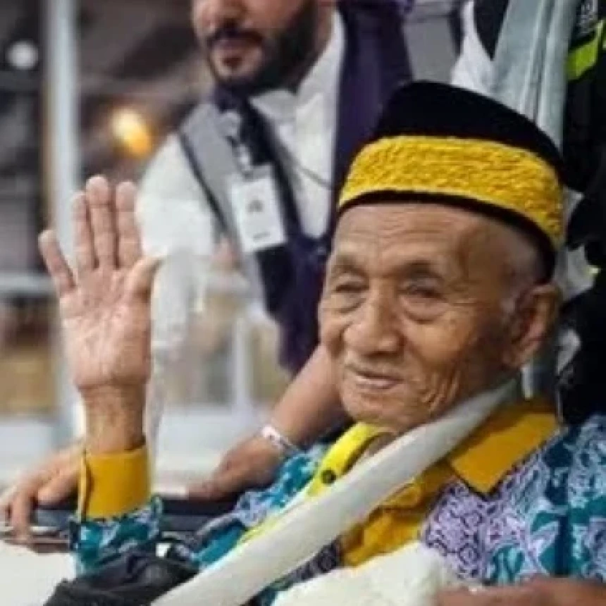 Mbah Harun Jamaah Haji Indonesia Tertua Tiba di Tanah Air dengan Selamat