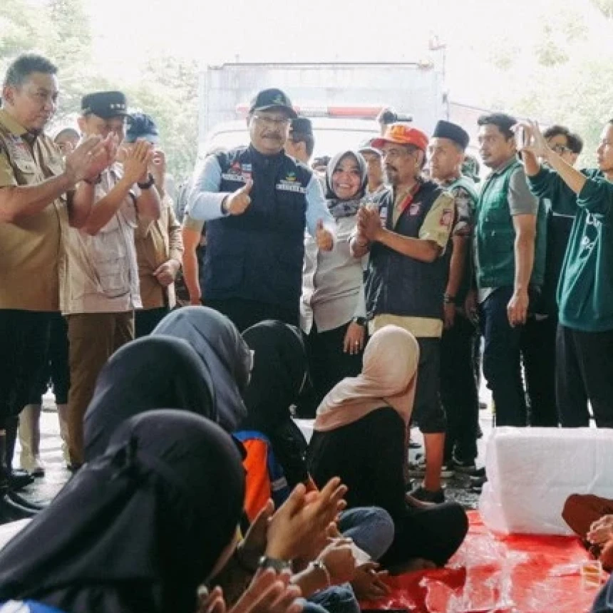 Dapur Umum Kemensos Layani Ribuan Pengungsi Banjir Makassar