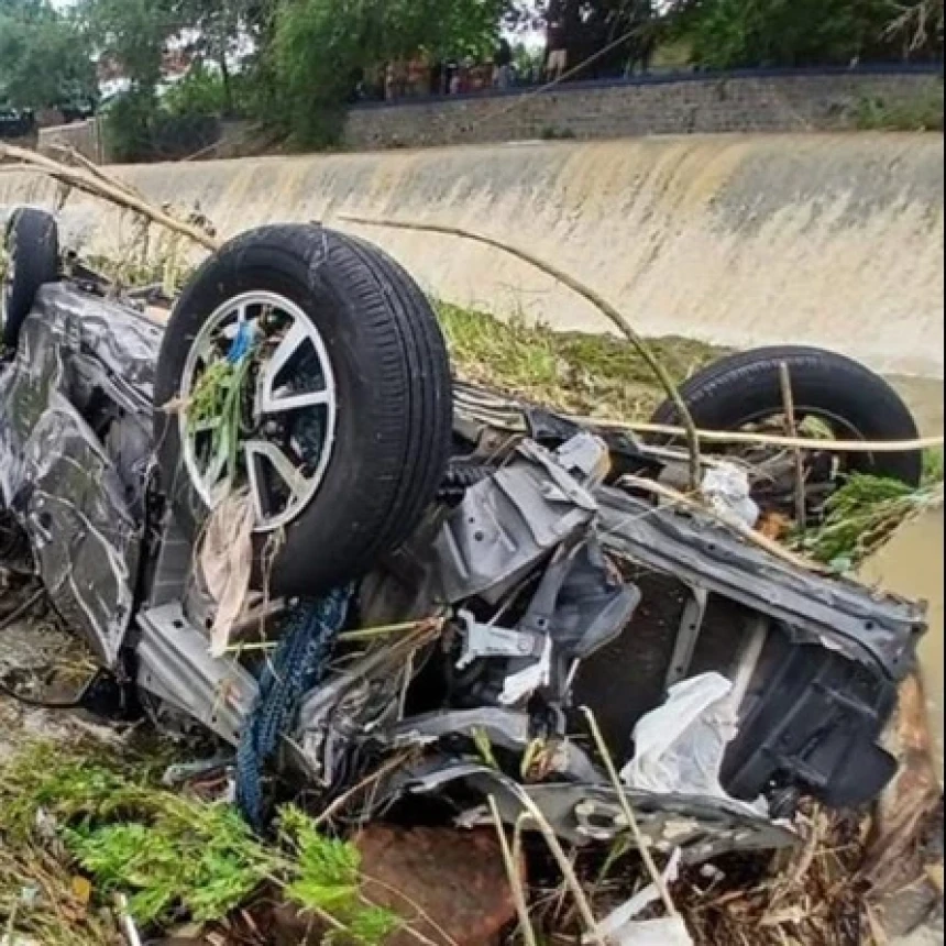 Banjir Bandang Melanda Cirebon, Rendam Ratusan Rumah dan Menghanyutkan Mobil 