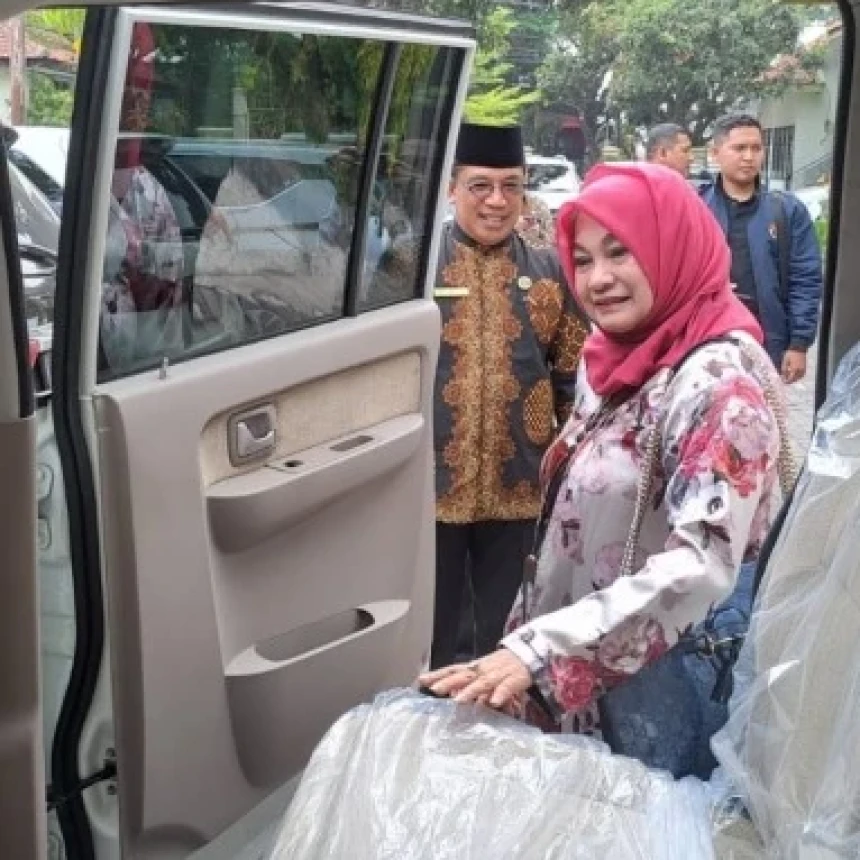 Program Kemaslahatan NU Care-LAZISNU dan BPKH Salurkan Mobil Layanan Haji ke Kemenag Malang