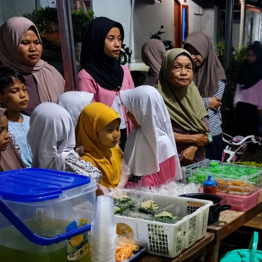 Tradisi Weh-wehan Asyura Sambut 10 Muhharam di Batang, Warga Berbagi Jajanan Gratis