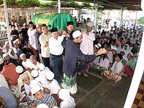 Puluhan Ulama Beri Penghormatan Terakhir Bagi Pak Ud