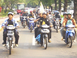 Hindari Bentrok, Polisi Belokkan Massa Pendukung Gus Dur