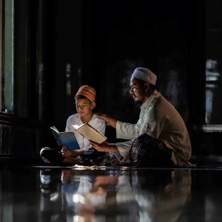 Khutbah Jumat: Cara Mendidik Anak ala Luqman Al-Hakim