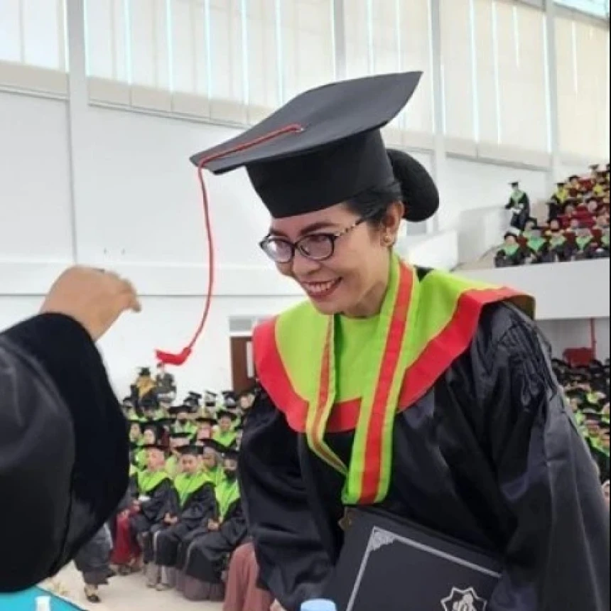 Mahasiswi Hindu Ni Ketut Mayoni Raih Gelar Magister Pendidikan Islam dari UIN Mataram