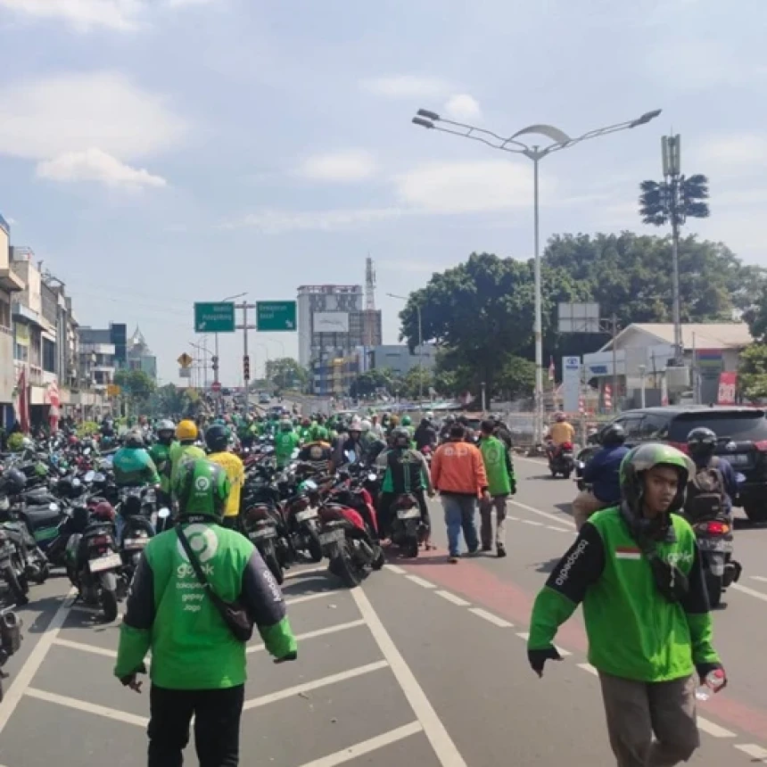 Pengamat: Batas Potongan Aplikator 8 Persen Belum Selesaikan Masalah Ojol