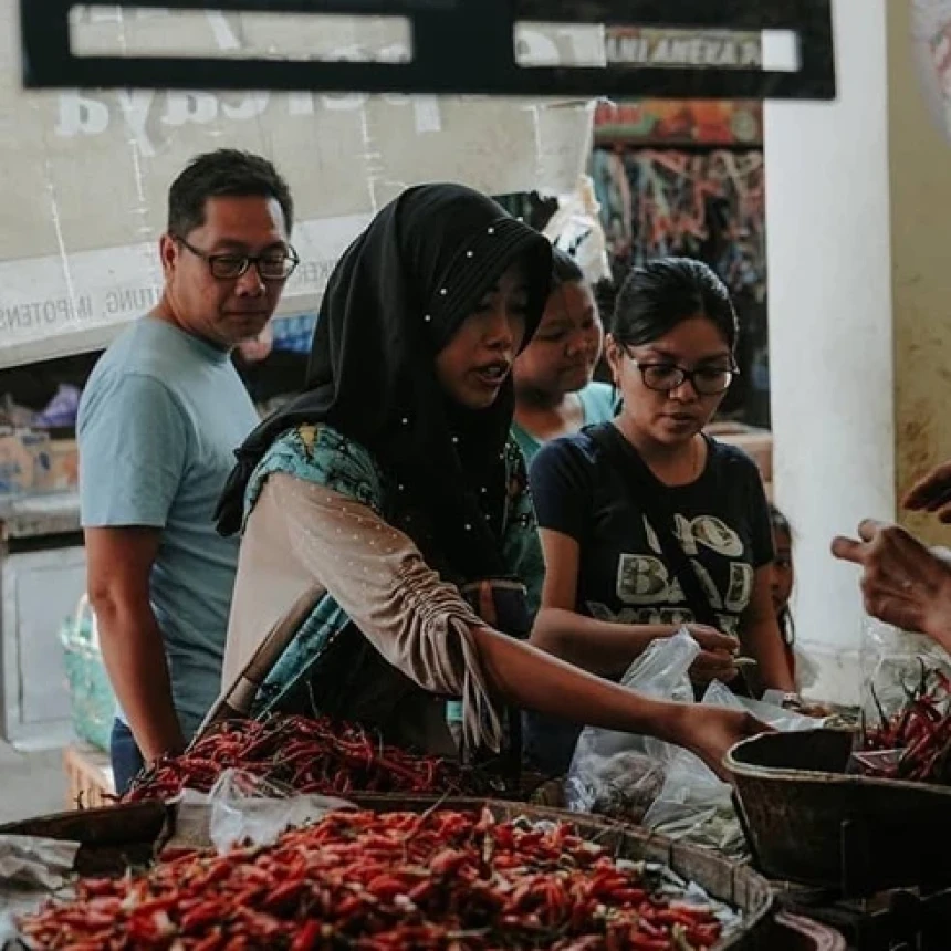 Ambruknya Rupiah Dinilai Tekan Rakyat Kecil, DPR Soroti Harga Kebutuhan Pokok