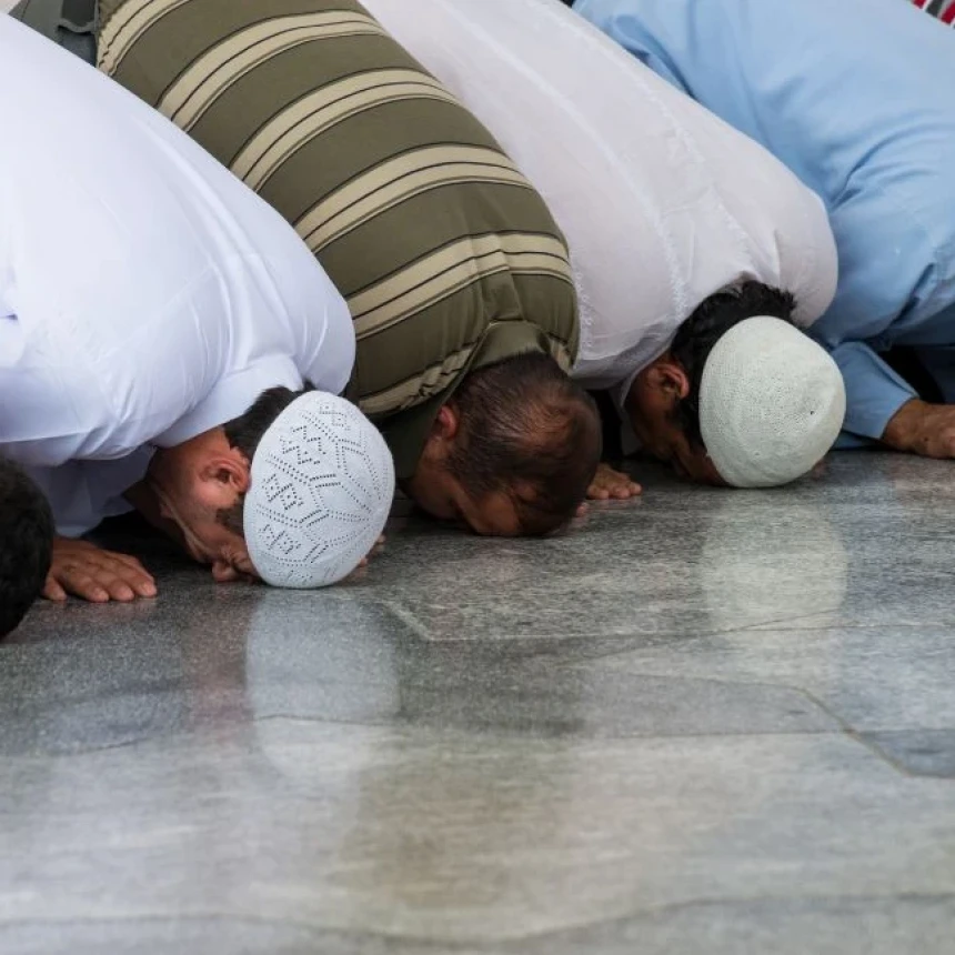 Khutbah Jumat: Pentingnya Pendidikan bagi Pemuda Muslim