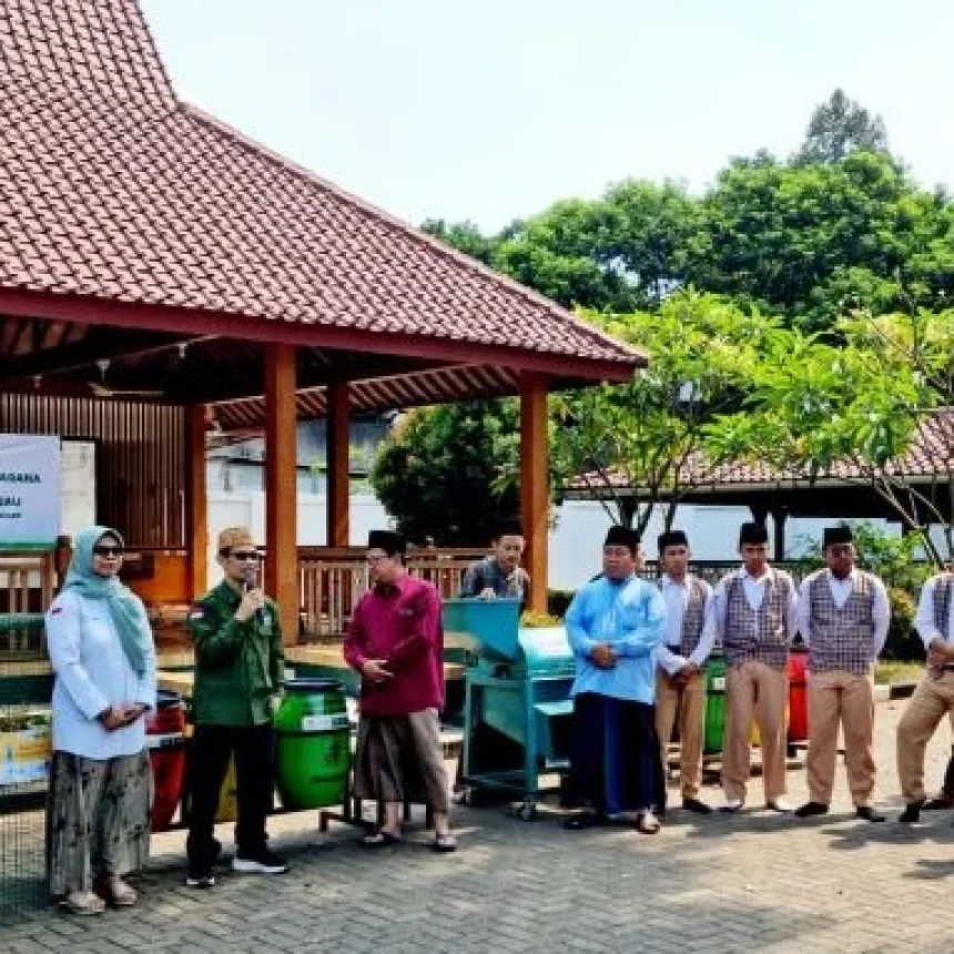 Santri Al-Hamid Jakarta Timur Terus Aplikasikan Program Pesantren Hijau