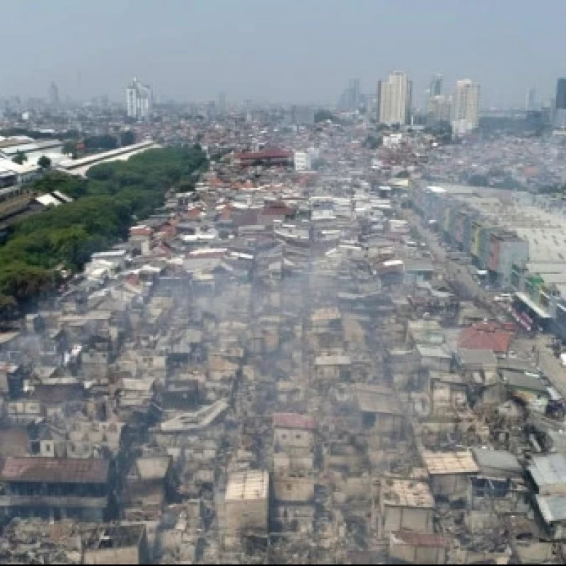 LPBINU Jakarta Salurkan Bantuan di 73 Titik Kebakaran Manggarai