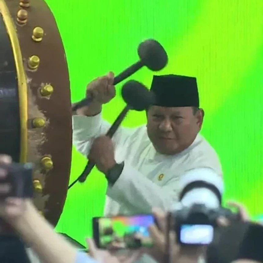 Tabuh Beduk, Prabowo Resmi Buka Muktamar Ke-35 NU di Pesantren Tambakberas
