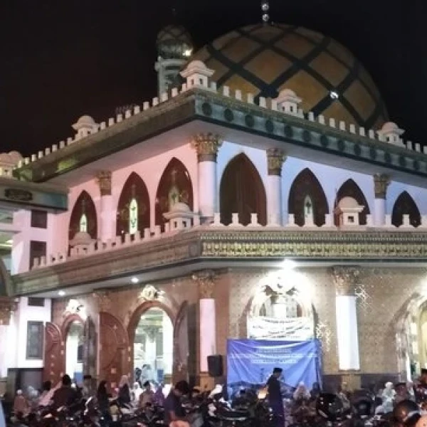 Ribuan Peziarah Padati Makam Syaihona Kholil Bangkalan