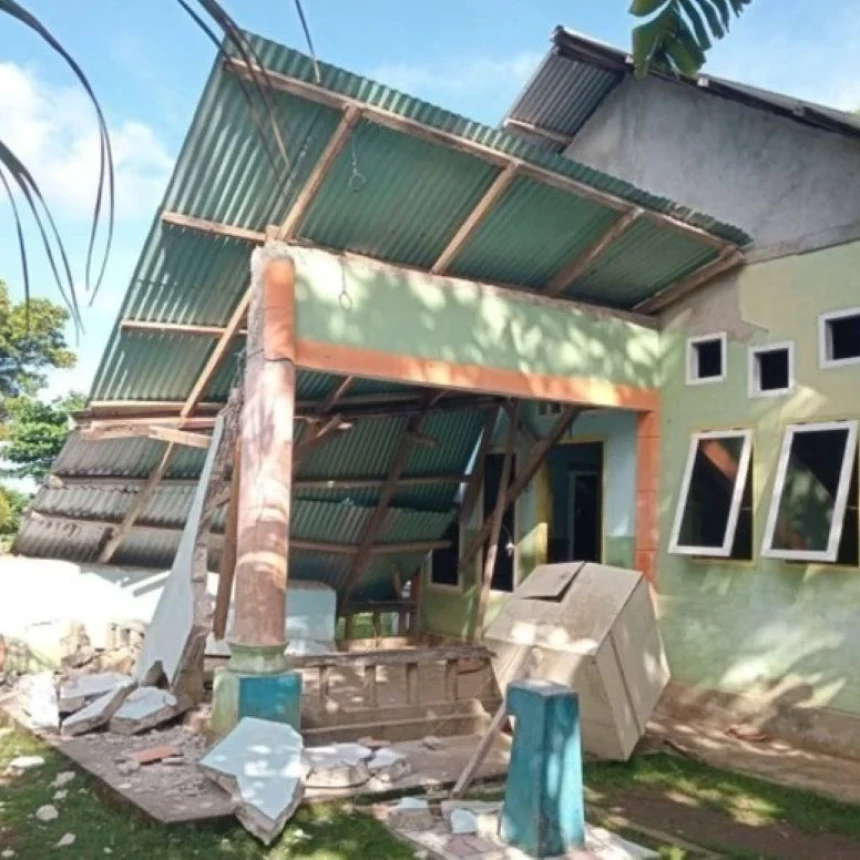 45 Rumah Rusak dan 1.160 Warga Mengungsi Akibat Gempa M7,7 di Sulawesi Utara