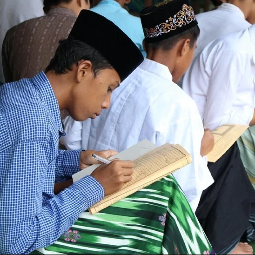 Khutbah Jumat: Santri sebagai Penerus Perjuangan Agama dan Bangsa