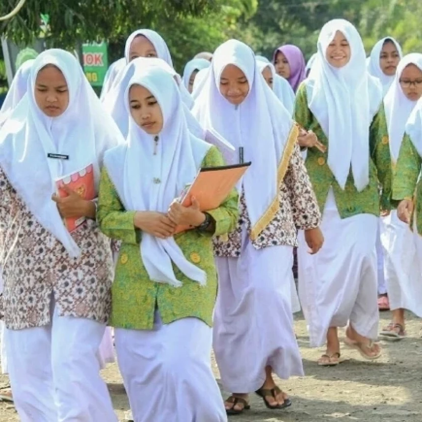 Cerita 3 Santri Kuliah Sambil Mondok: Mengejar Ilmu di Universitas dan Pesantren