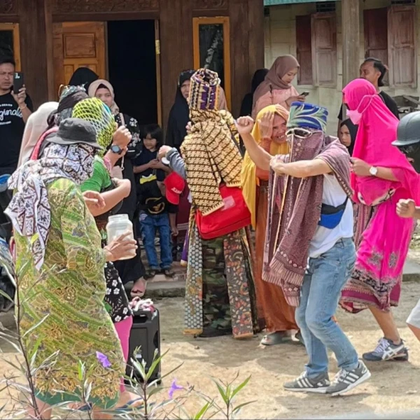Sekura, Pesta Topeng Saat Lebaran di Lampung Barat
