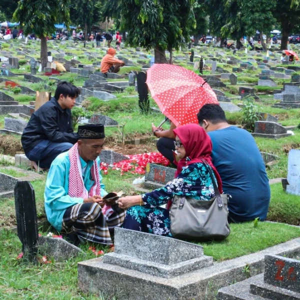 Melarang Jenazah Warga Pendatang Dikubur di Pemakaman Setempat