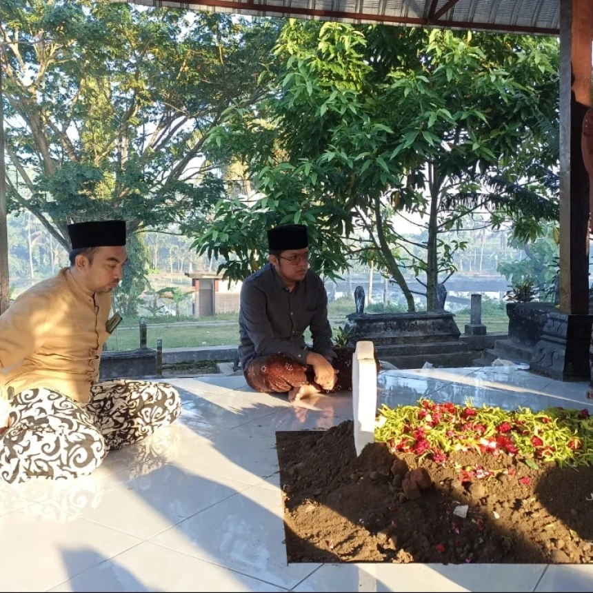 Pengurus LBM PBNU Takziah ke Keluarga Almarhum Kiai Azizi Hasbullah