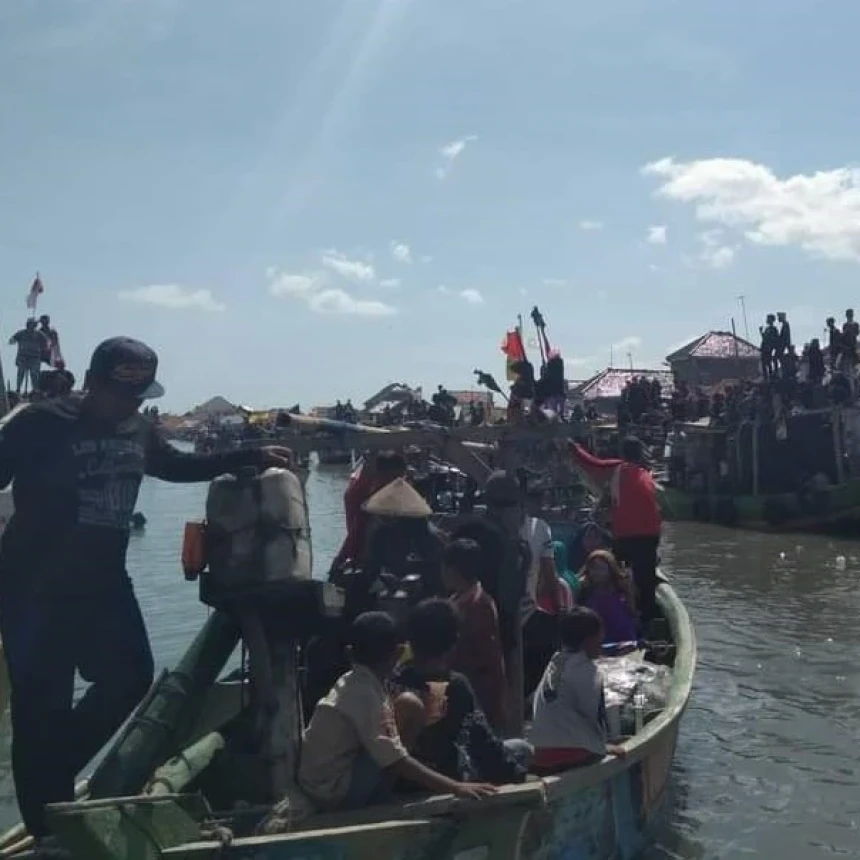 Tradisi Sedekah Laut di Pantura Brebes, Diawali Istighosah, Dipungkasi Pengajian Akbar