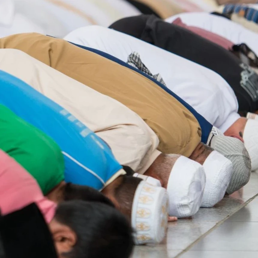 Khutbah Jumat: Isra Mi’raj, Momen yang Tepat Mengenalkan Shalat Kepada Anak