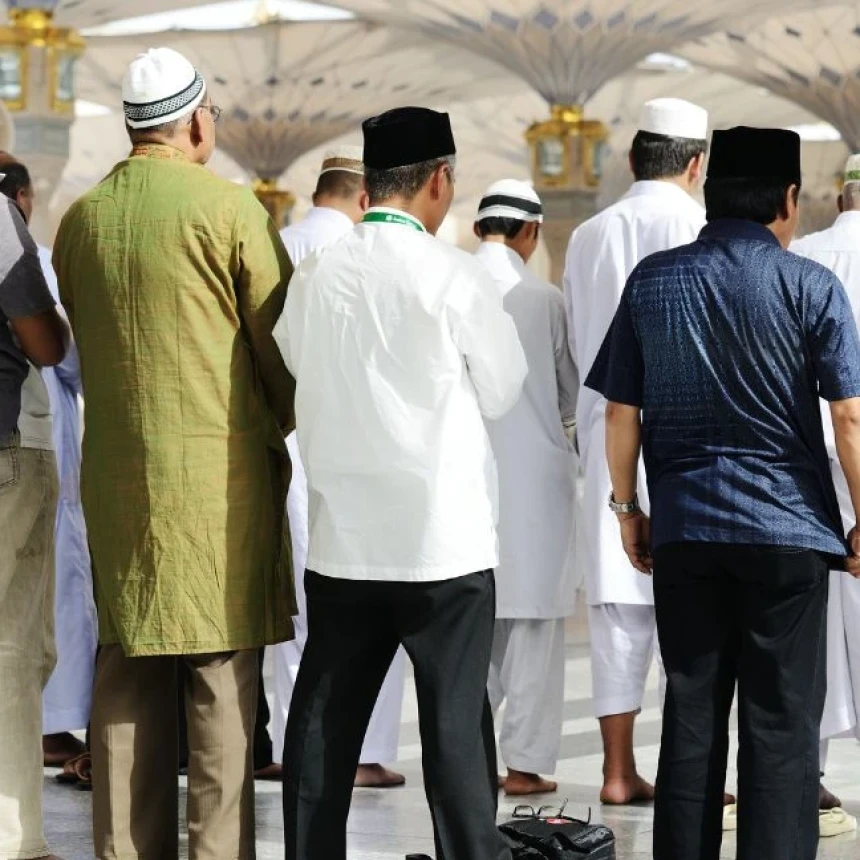 Hukum Menggusur Jamaah yang Datang Lebih dulu di Dalam Masjid