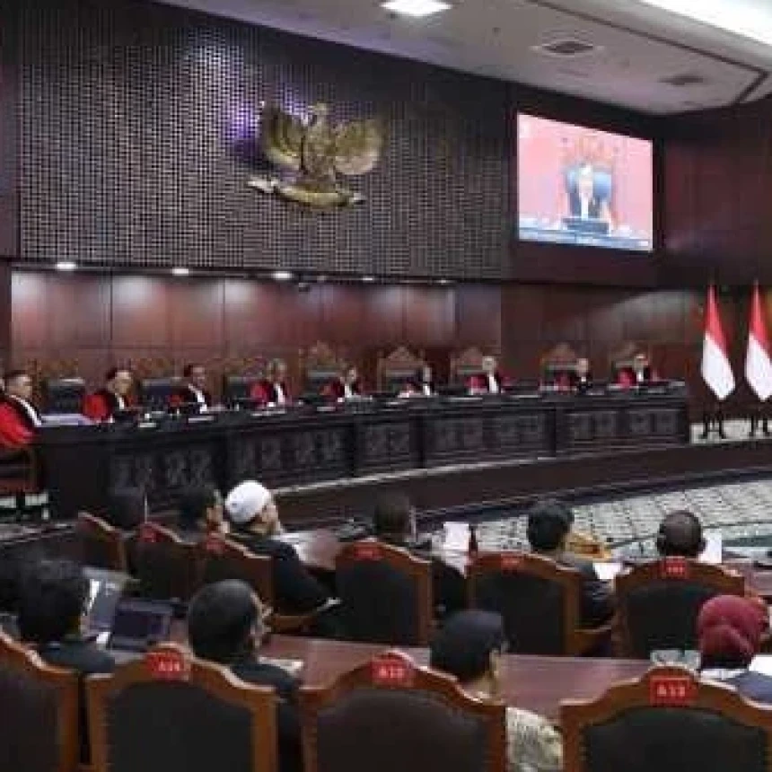 Di MK, Pemohon Uji Frasa 'Sekolah Lain yang Sederajat' untuk Syarat Capres-Cawapres