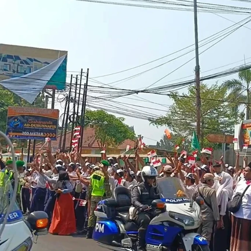 Hadir pada Penutupan Muktamar Ke-35 NU, Prabowo Disambut Ratusan Siswa, Bawa Harapan Terkait Pendidikan