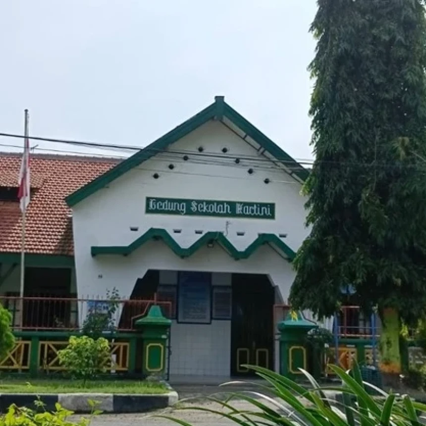 Di Balik Stigma, SMA Kartini Rembang Berupaya Bangkitkan Minat Lulusan