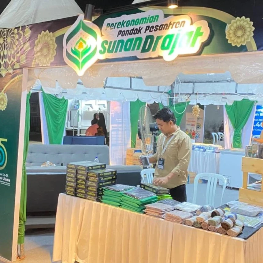 Pesantren Sunan Drajat Kenalkan Produk Kreatif Santri di Bazar Muktamar NU