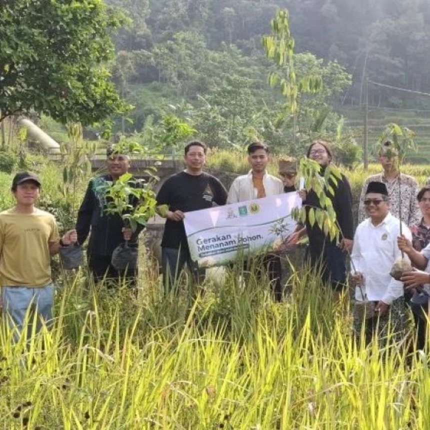 Cegah Risiko Bencana Alam, IKAQ Jabodetabek Taman Pohon di Lereng Gunung Salak Bogor