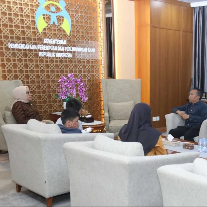 Temui Korban Kebakaran di Lombok Tengah, Menteri PPPA Nyatakan Kepastian Pemenuhan Hak dan Perlindungan Terpenuhi
