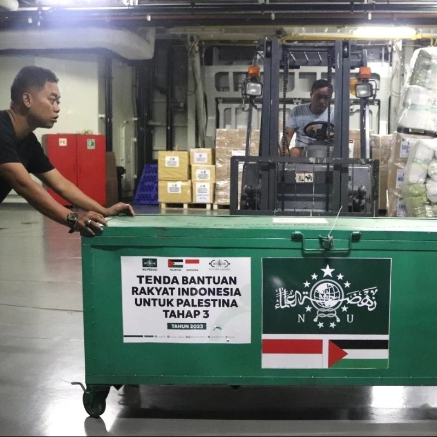 10 Paket Tenda Pleton LAZISNU untuk Palestina Sudah Masuk Kapal RS TNI AL, Siap Diberangkatkan