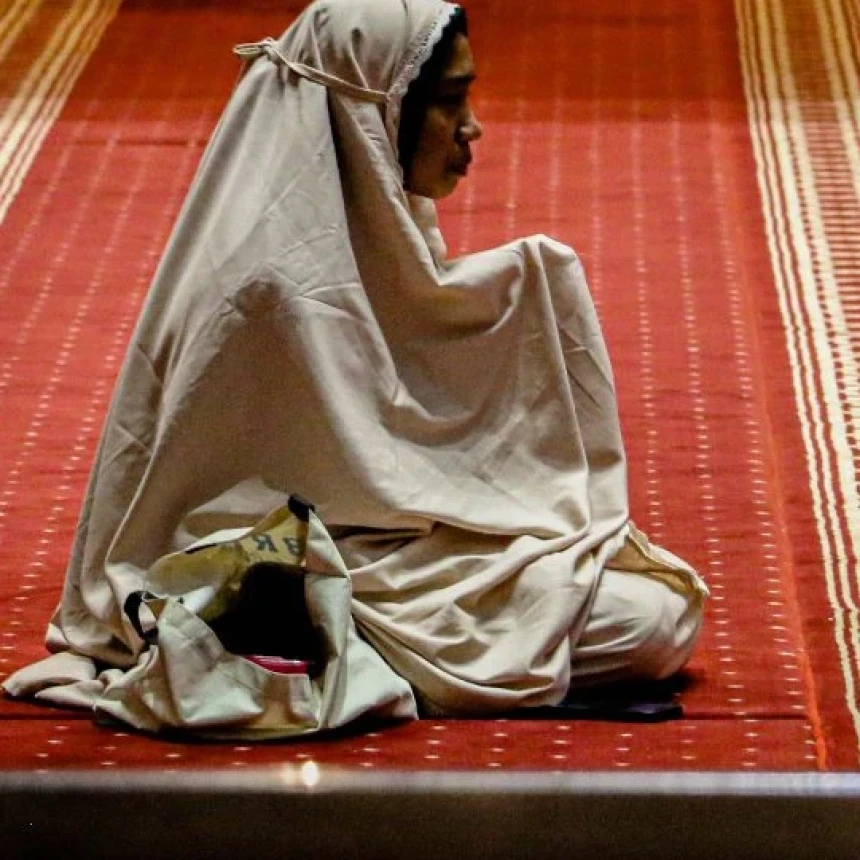 Suami Tidak Shalat Meski sudah Diingatkan Berkali-kali, Apakah Istri Ikut Berdosa?