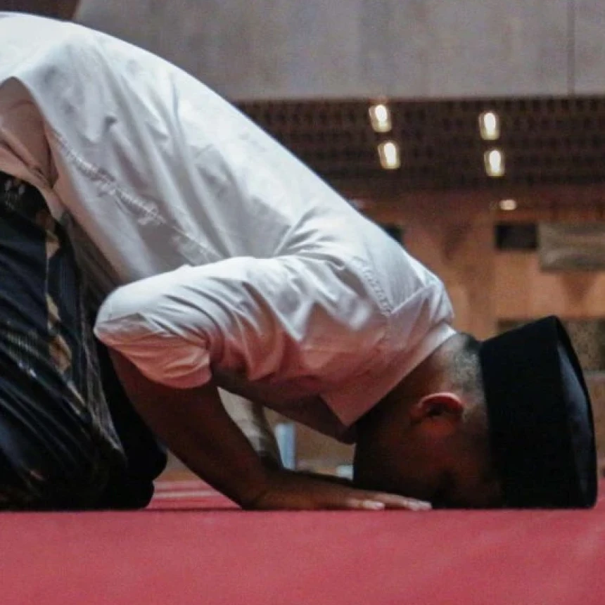 Khutbah Jumat: Tanda Shalat Kita Diterima