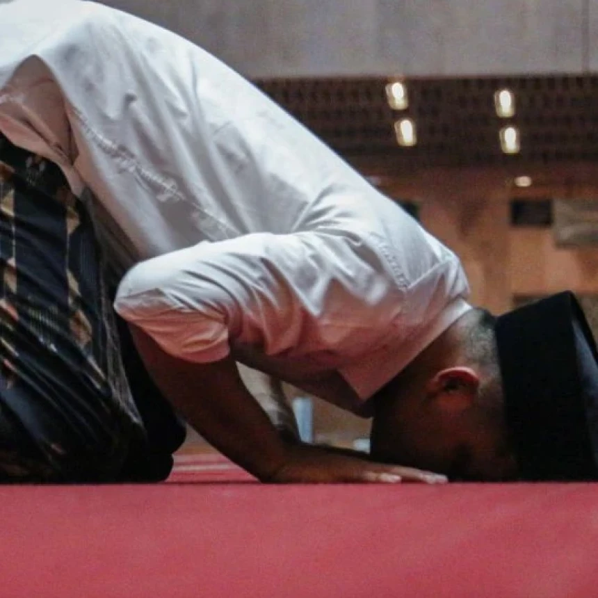 Khutbah Jumat: Beribadah Bukan Transaksi, Meluruskan Hubungan antara Hamba dengan Tuhan