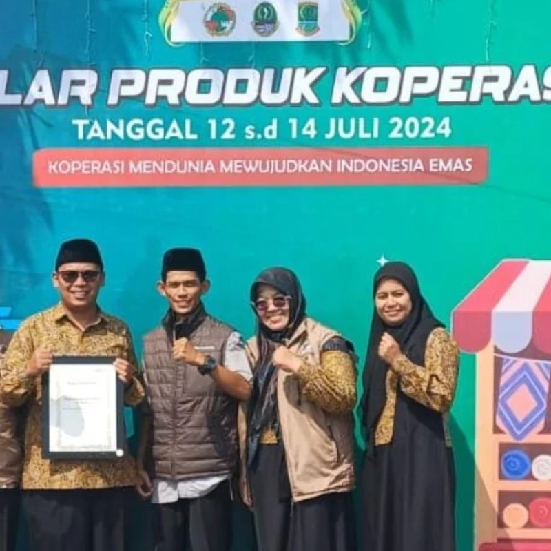 Koperasi Pesantren Al-Muhajirin Purwakarta Raih Penghargaan karena Punya Usaha Terbesar di Jawa Barat