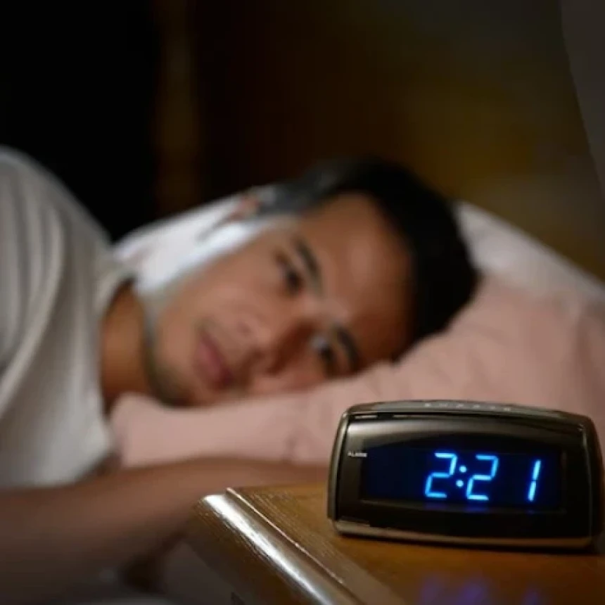 Apakah Tidur dan Mandi Malam Sebabkan Paru-paru Basah? Ini Jawaban Dokter