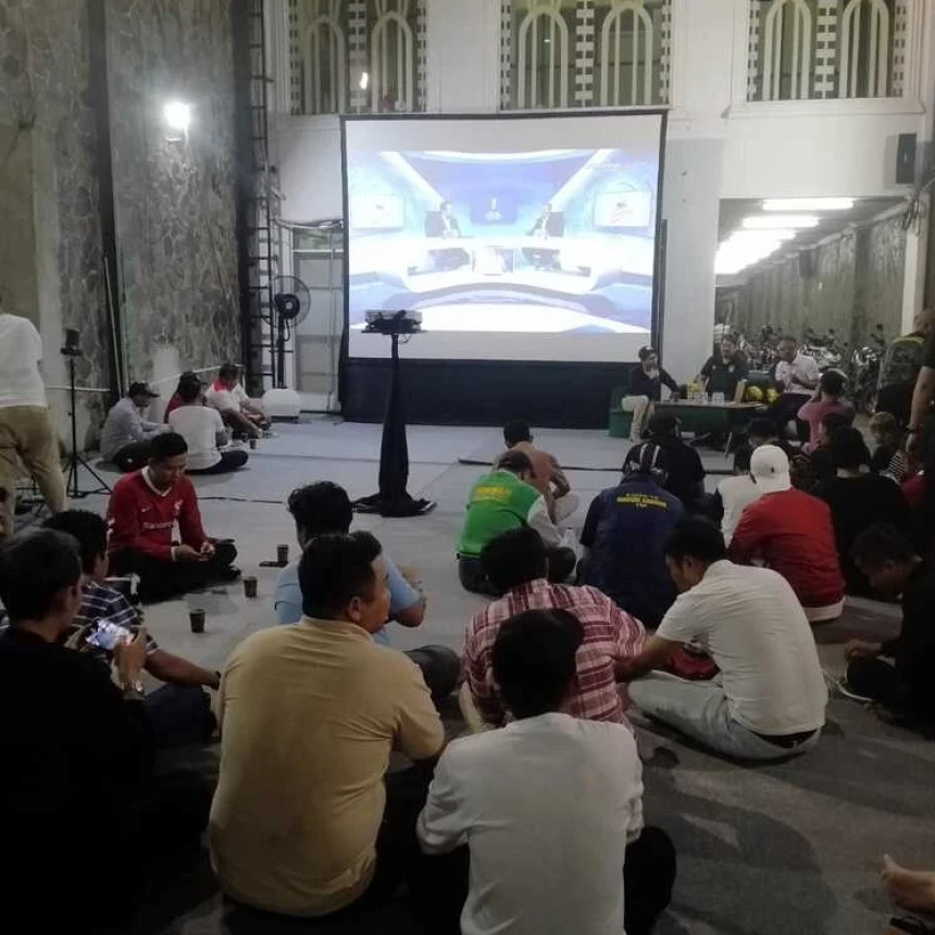 Nobar Indonesia VS Uzbekistan di Cafe, Balai Kota, hingga Gedung PBNU